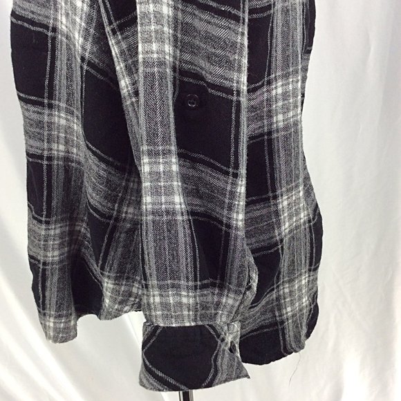 Caffe Marrakesh Womens Size 1X (tag) XL (fit) Plaid Top Black Roll Tab Sleeves - Picture 7 of 10